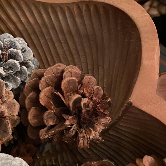 Sanibel Home wooden leaf shaped bowl - Picture 5 of 5